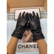 Chanel ~ Chanel's latest compilation twist   full touch screen gloves, using imported goatskin  , feminine Recommended models   , padded lining with a comfortable and warm belt!