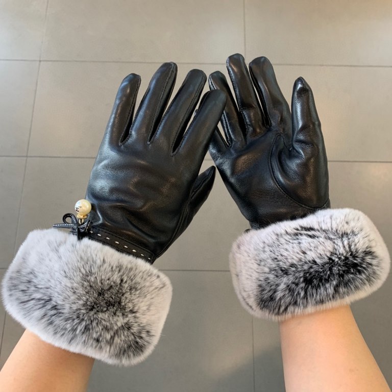 Chanel ~ Chanel Italian export original single tail single touch screen gloves Adopted top white goatskin  lazy rabbit   hair, feel more soft and delicate Skin-friendly, better warmth Natural dyes, low-temperature dyeing