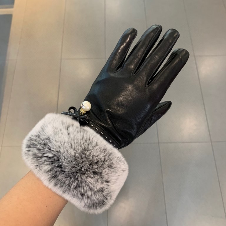 Chanel ~ Chanel Italian export original single tail single touch screen gloves Adopted top white goatskin  lazy rabbit   hair, feel more soft and delicate Skin-friendly, better warmth Natural dyes, low-temperature dyeing