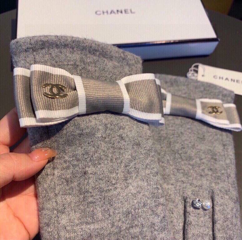 2021 New Chanel Chanel counter new wool gloves, fashion gloves, fall and winter warm padded lining, big bow   On the hand super comfortable and soft, versatile! With box   average size