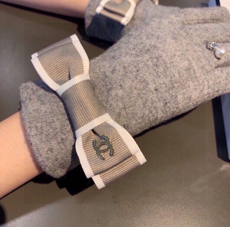 2021 New Chanel Chanel counter new wool gloves, fashion gloves, fall and winter warm padded lining, big bow   On the hand super comfortable and soft, versatile! With box   average size