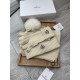 Masked mouth. [Three-piece wool suit fox hair hat  scarf  gloves] classic suit hat! Warm and super comfortable ~ winter Miss ageing artifacts Oh ~ this winter you are just short of such a set of suit hat la ~ and warm an