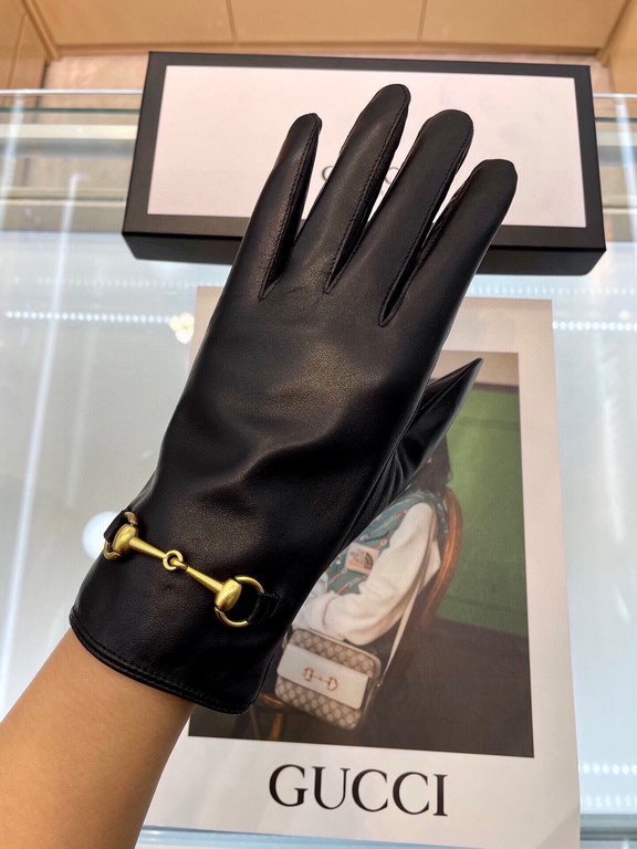 Explosion models to the goods   Gucci hot circle of friends of the women's leather gloves, horsebit buckle  first-class sheepskin Simple and generous static surface style add a small LOGO buckle, ultra-soft plus cashmere