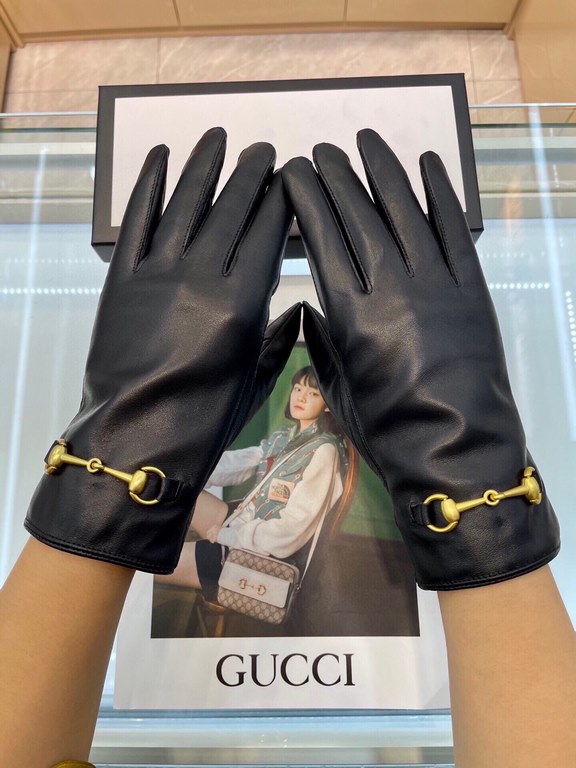 Explosion models to the goods   Gucci hot circle of friends of the women's leather gloves, horsebit buckle  first-class sheepskin Simple and generous static surface style add a small LOGO buckle, ultra-soft plus cashmere