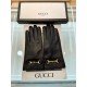 Explosion models to the goods   Gucci hot circle of friends of the women's leather gloves, horsebit buckle  first-class sheepskin Simple and generous static surface style add a small LOGO buckle, ultra-soft plus cashmere