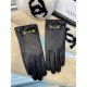 Explosion models to the goods   Gucci hot circle of friends of the women's leather gloves, horsebit buckle  first-class sheepskin Simple and generous static surface style add a small LOGO buckle, ultra-soft plus cashmere