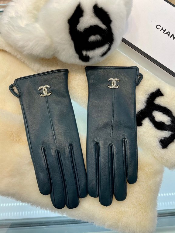 Dark green New exclusive first Chanel Chanel women's new high-grade sheepskin gloves    Goddess preferred can not miss      First-class sheepskin Leather fine and soft cashmere lining to keep warm better Goddesses set of