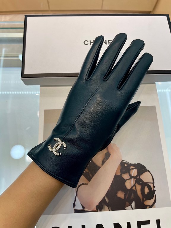 Dark green New exclusive first Chanel Chanel women's new high-grade sheepskin gloves    Goddess preferred can not miss      First-class sheepskin Leather fine and soft cashmere lining to keep warm better Goddesses set of