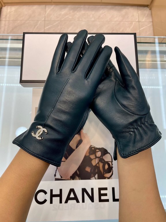 Dark green New exclusive first Chanel Chanel women's new high-grade sheepskin gloves    Goddess preferred can not miss      First-class sheepskin Leather fine and soft cashmere lining to keep warm better Goddesses set of