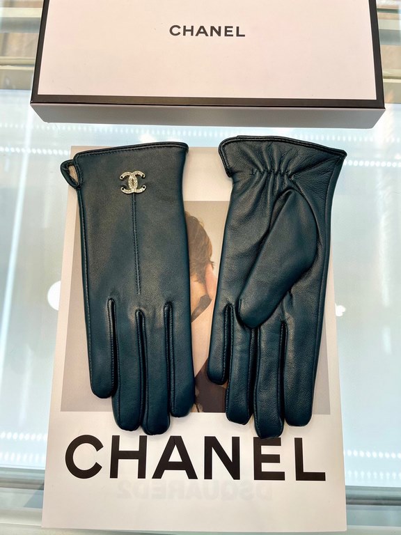 Dark green New exclusive first Chanel Chanel women's new high-grade sheepskin gloves    Goddess preferred can not miss      First-class sheepskin Leather fine and soft cashmere lining to keep warm better Goddesses set of