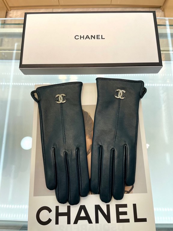 Dark green New exclusive first Chanel Chanel women's new high-grade sheepskin gloves    Goddess preferred can not miss      First-class sheepskin Leather fine and soft cashmere lining to keep warm better Goddesses set of