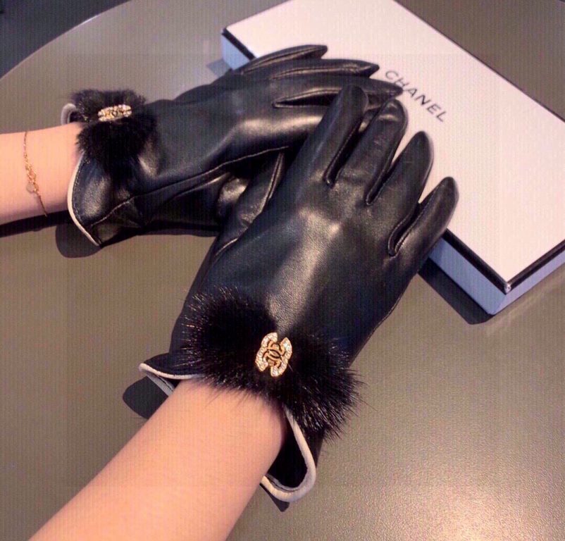 .Chanel Chanel 2021 fall and winter mink hair bow sheepskin gloves   cell phone touch screen, worth comparing     the same paragraph of different quality, kill the market poor product, imported a first-class sheepskin  l