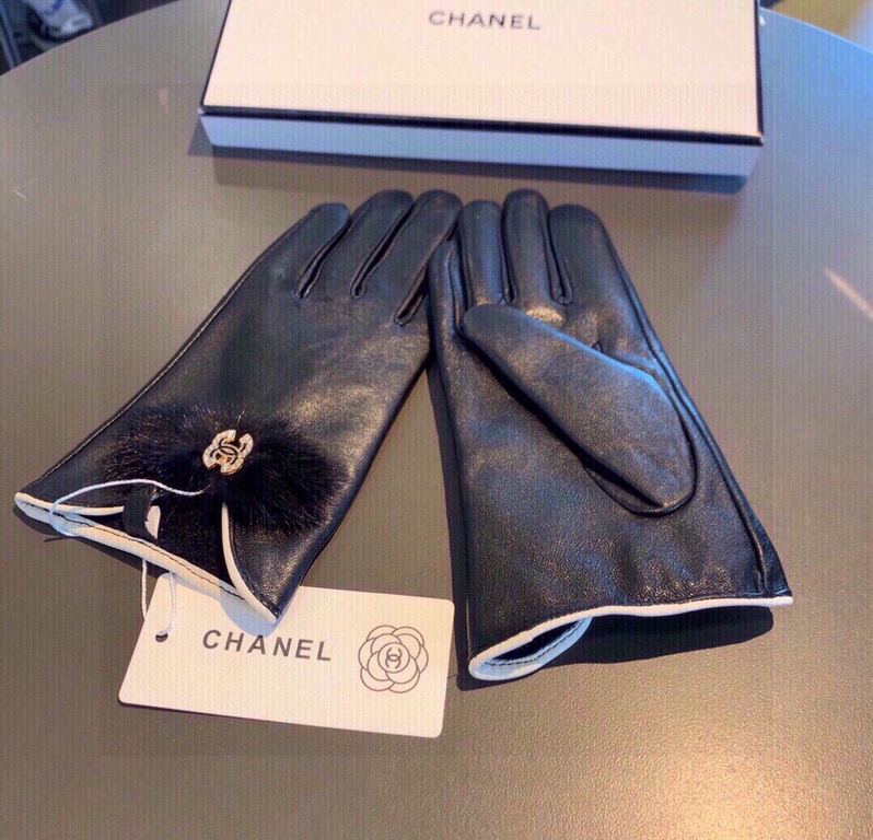 .Chanel Chanel 2021 fall and winter mink hair bow sheepskin gloves   cell phone touch screen, worth comparing     the same paragraph of different quality, kill the market poor product, imported a first-class sheepskin  l