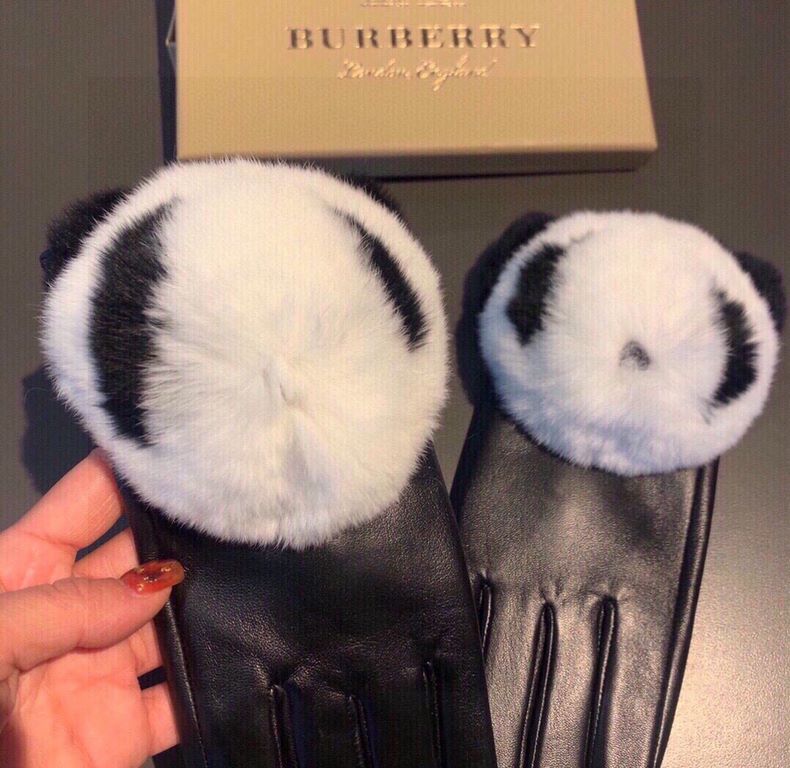 2022 Burberry BURBERRY   Counter New Cute   Moe Moe Bear Super Fire   Touch Screen Gloves   Autumn and winter warm padded lining, set of the United States can not be missed   on the hands of the ultra-comfortable and sof