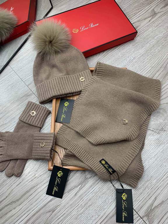 LP. [Three-piece wool suit fox hair hat  scarf  gloves] classic set of hats! Warm and super comfortable ~ winter Miss ageing artifacts Oh ~ this winter you are missing such a set of suit hat la ~ and warm and fashionable