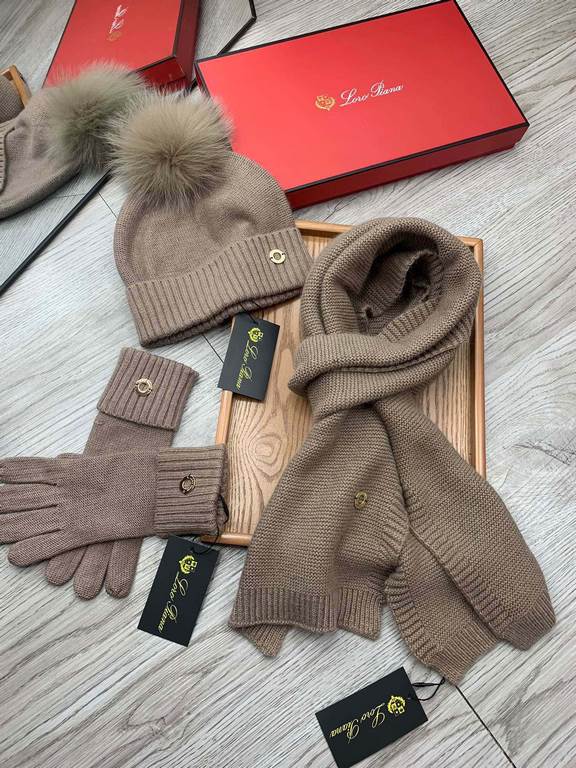 LP. [Three-piece wool suit fox hair hat  scarf  gloves] classic set of hats! Warm and super comfortable ~ winter Miss ageing artifacts Oh ~ this winter you are missing such a set of suit hat la ~ and warm and fashionable