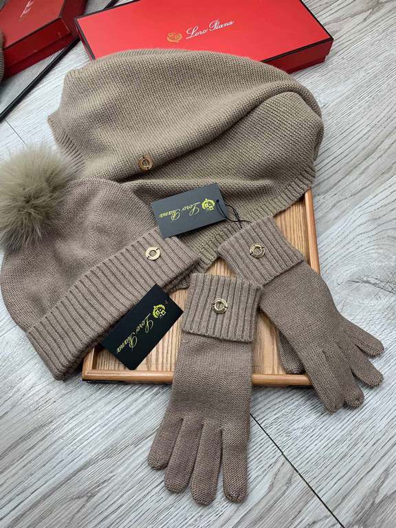 LP. [Three-piece wool suit fox hair hat  scarf  gloves] classic set of hats! Warm and super comfortable ~ winter Miss ageing artifacts Oh ~ this winter you are missing such a set of suit hat la ~ and warm and fashionable