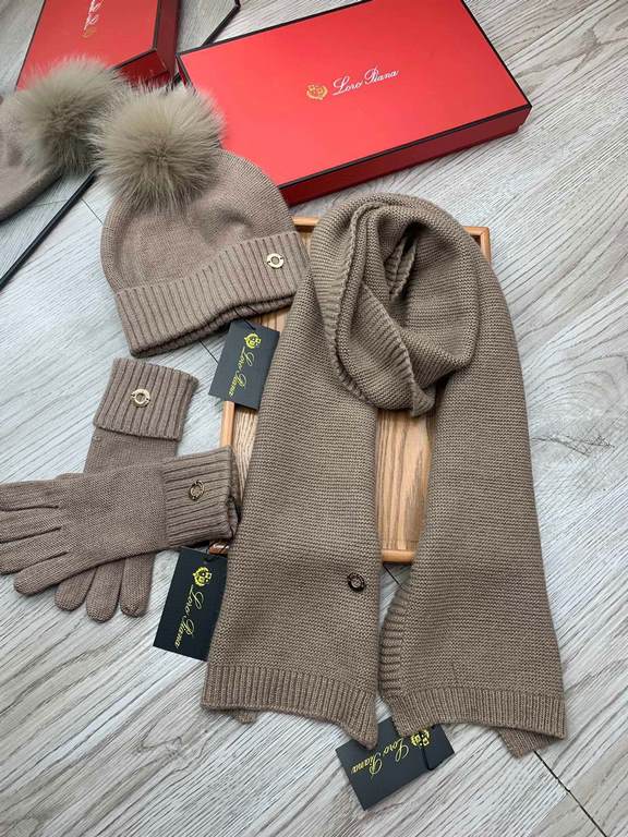 LP. [Three-piece wool suit fox hair hat  scarf  gloves] classic set of hats! Warm and super comfortable ~ winter Miss ageing artifacts Oh ~ this winter you are missing such a set of suit hat la ~ and warm and fashionable