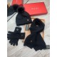 LP. [Three-piece wool suit fox hair hat  scarf  gloves] classic set of hats! Warm and super comfortable ~ winter Miss ageing artifacts Oh ~ this winter you are missing such a set of suit hat la ~ and warm and fashionable