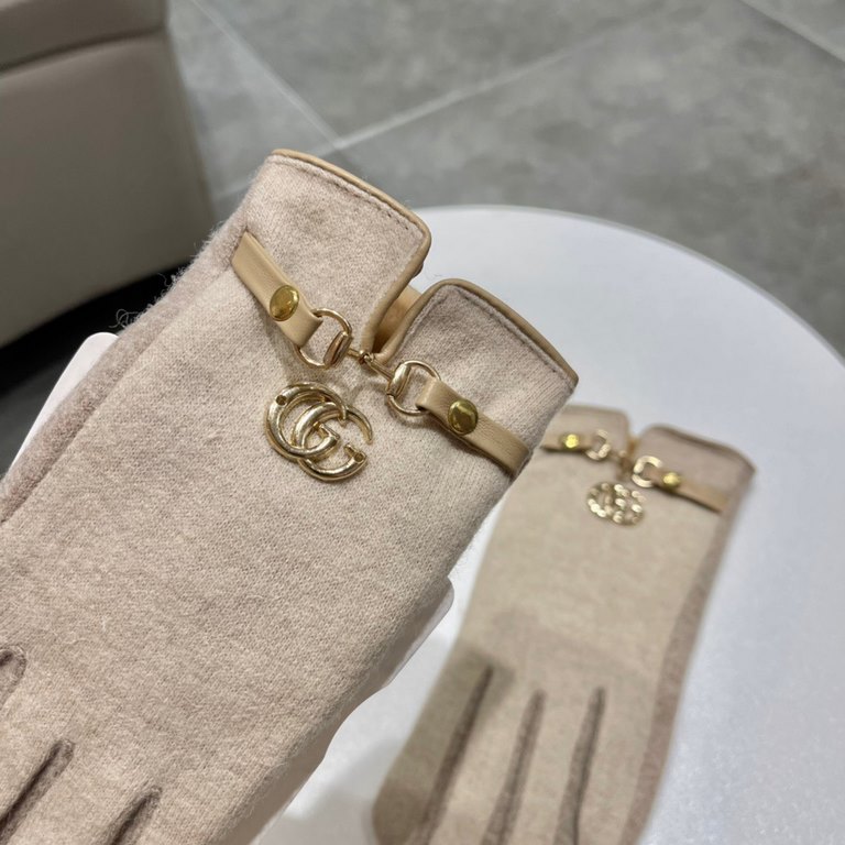 GUCCI Gucci Counter new wool gloves, fashion gloves, fall and winter warm padded lining, noblewomen and celebrities super customized, on the hand super comfortable and soft, versatile! Average size