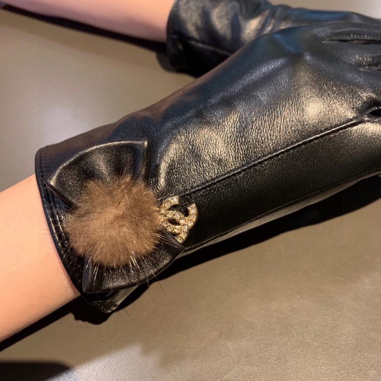 2023 new exclusive first  touch screen gloves Chanel Chanel fox fur ball hanging drill double C [original quality] official synchronization of the official website Ms. new high-grade sheepskin gloves    goddesses preferr