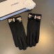 批 Chanel fall and winter women's touch screen gloves    wool  cute butterfly   lining padded soft and cozy driving recommended models