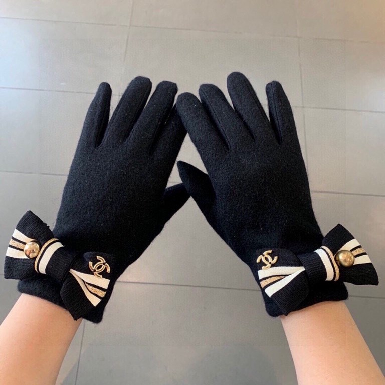 批 Chanel fall and winter women's touch screen gloves    wool  cute butterfly   lining padded soft and cozy driving recommended models