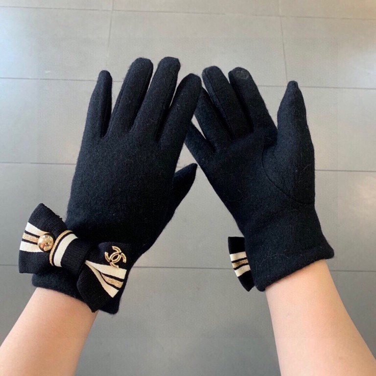 批 Chanel fall and winter women's touch screen gloves    wool  cute butterfly   lining padded soft and cozy driving recommended models