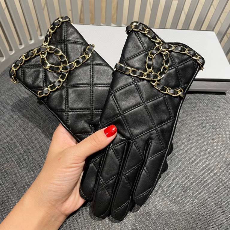 Chanel Chanel latest chain  full hand knitted double C    touch screen gloves, made of imported Esse sheepskin  , silk lining [hee-haw] [hee-haw] cost-effective is very high,   , the goddess must-have