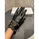 Chanel Chanel latest chain  full hand knitted double C    touch screen gloves, made of imported Esse sheepskin  , silk lining [hee-haw] [hee-haw] cost-effective is very high,   , the goddess must-have