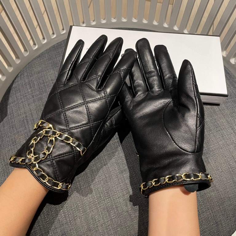 Chanel Chanel latest chain  full hand knitted double C    touch screen gloves, made of imported Esse sheepskin  , silk lining [hee-haw] [hee-haw] cost-effective is very high,   , the goddess must-have