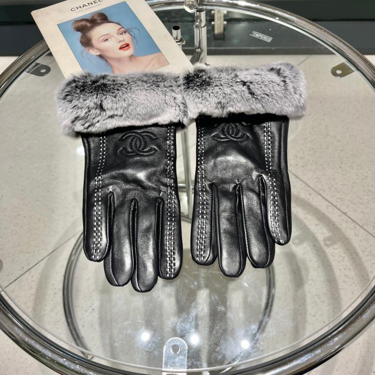 Chanel Chanel 2022 fall and winter double C lazy rabbit hair sheepskin gloves   cell phone touch screen, worth comparing     the same paragraph different quality, kill the market poor product, imported a first-class shee