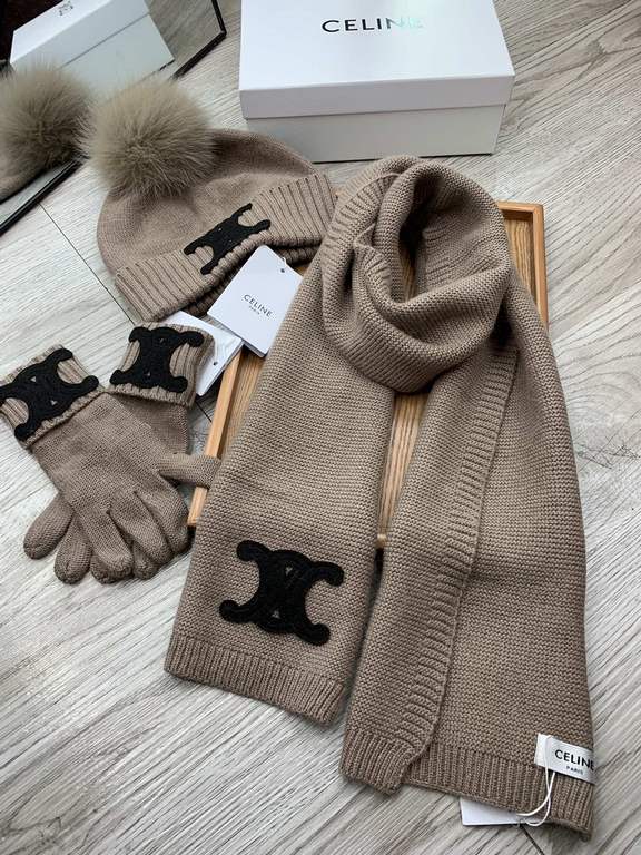 Celine. [Three-piece wool suit fox hair hat  scarf  gloves] classic suit hat! Warm and super comfortable ~ winter Miss ageing artifacts Oh ~ this winter you are missing such a set of suit hat la ~ and warm and stylish! M