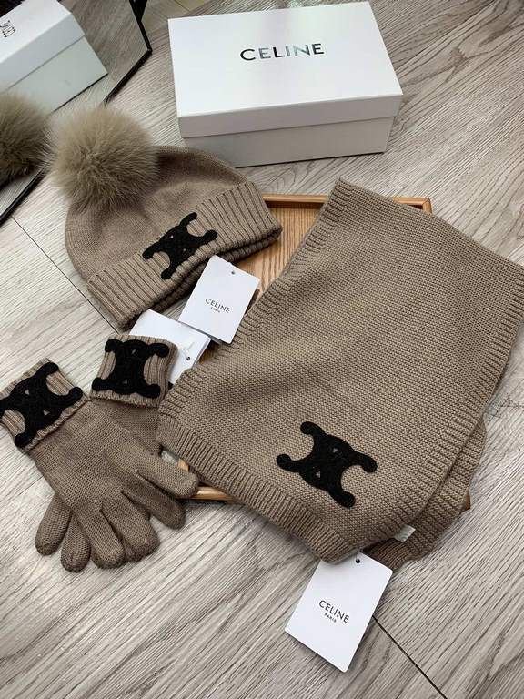 Celine. [Three-piece wool suit fox hair hat  scarf  gloves] classic suit hat! Warm and super comfortable ~ winter Miss ageing artifacts Oh ~ this winter you are missing such a set of suit hat la ~ and warm and stylish! M