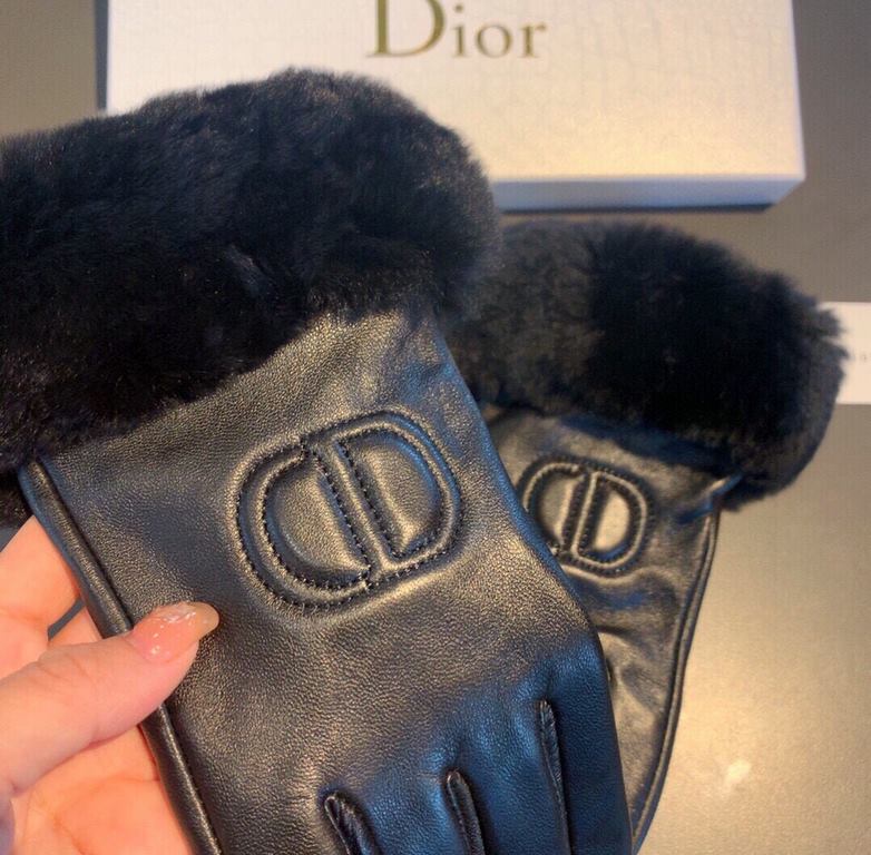 .Dior DIDR new 2021 fall and winter lazy rabbit hair CD sheepskin embroidered gloves   cell phone touch screen, worth comparing     the same paragraph different quality, kill the market poor product, imported a first-cla