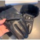 .Dior DIDR new 2021 fall and winter lazy rabbit hair CD sheepskin embroidered gloves   cell phone touch screen, worth comparing     the same paragraph different quality, kill the market poor product, imported a first-cla