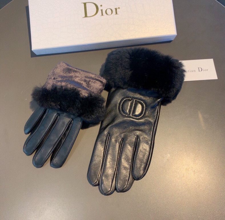 .Dior DIDR new 2021 fall and winter lazy rabbit hair CD sheepskin embroidered gloves   cell phone touch screen, worth comparing     the same paragraph different quality, kill the market poor product, imported a first-cla