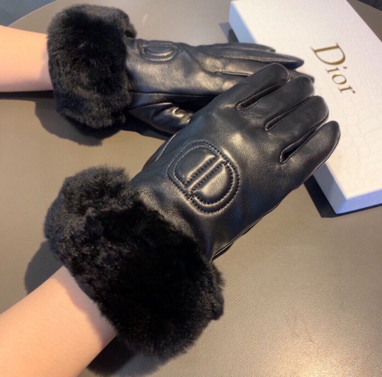 .Dior DIDR new 2021 fall and winter lazy rabbit hair CD sheepskin embroidered gloves   cell phone touch screen, worth comparing     the same paragraph different quality, kill the market poor product, imported a first-cla