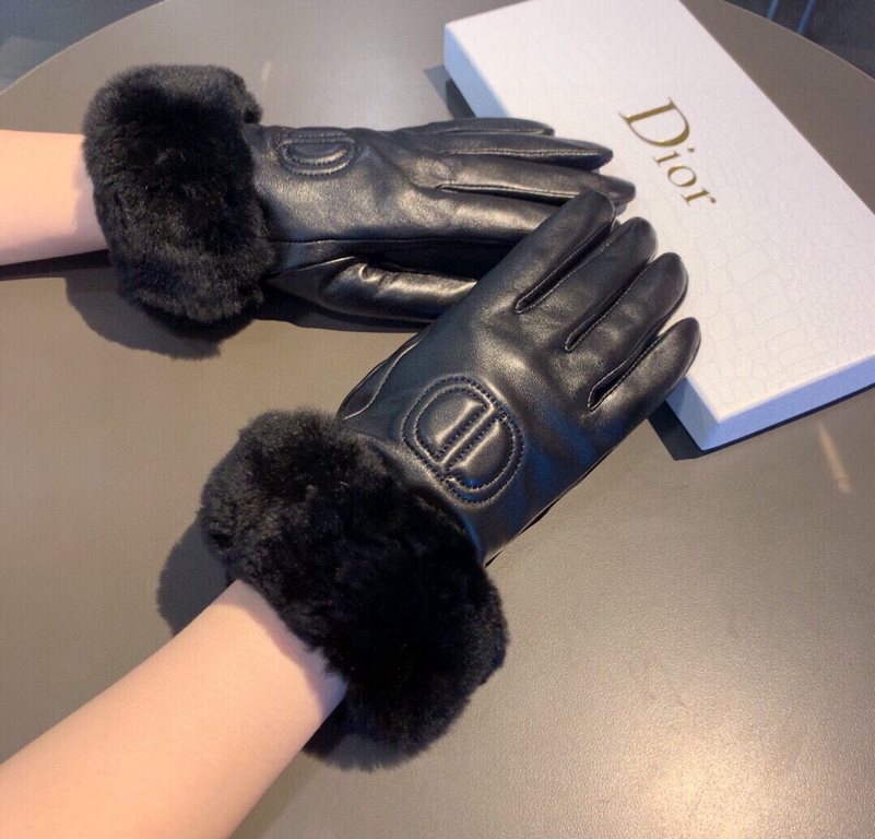 .Dior DIDR new 2021 fall and winter lazy rabbit hair CD sheepskin embroidered gloves   cell phone touch screen, worth comparing     the same paragraph different quality, kill the market poor product, imported a first-cla