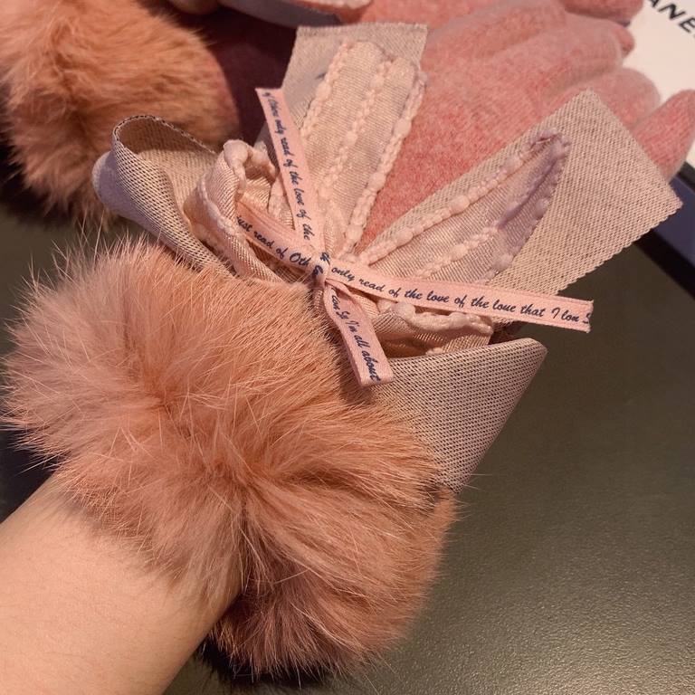 Chanel Chanel 2022 fall and winter lazy rabbit hair wool gloves   worth comparing     the same paragraph of different quality, kill the market poor product, wool ten lazy rabbit hair lining padded   classic but not fashi