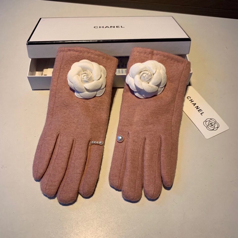 With packagingChanel Chanel counter new wool gloves, fashion gloves, fall and winter warm padded lining, super fairy camellia, on the hand super comfortable and soft, versatile!