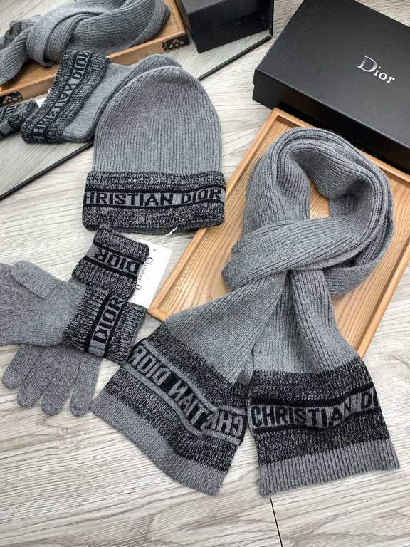 D home. Wool suit hat  scarf  gloves three-piece set 】 classic suit hat! Warm and super comfortable ~ winter Miss ageing artifacts Oh ~ this winter you are missing such a set of suit hat la ~ and warm and stylish! Men's 