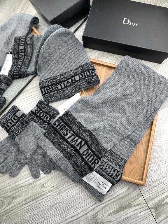 D home. Wool suit hat  scarf  gloves three-piece set 】 classic suit hat! Warm and super comfortable ~ winter Miss ageing artifacts Oh ~ this winter you are missing such a set of suit hat la ~ and warm and stylish! Men's 