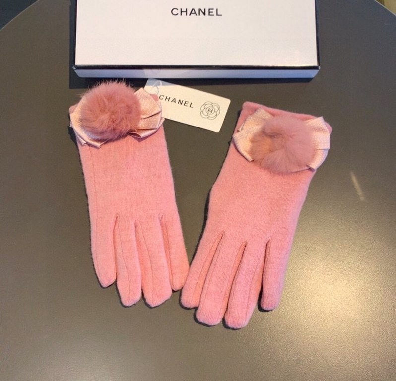 With packaging2022 new Chanel Chanel counter new wool gloves, fashion gloves, fall and winter warm padded lining, with fox fur ball ten bow   on the hand super comfortable and soft, versatile! Average size