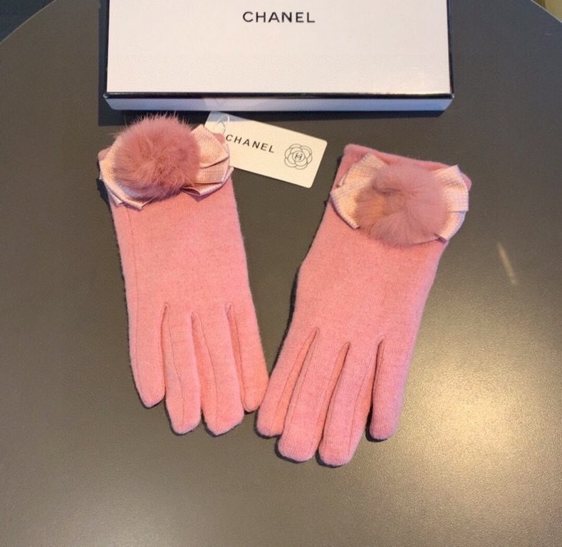 With packaging2022 new Chanel Chanel counter new wool gloves, fashion gloves, fall and winter warm padded lining, with fox fur ball ten bow   on the hand super comfortable and soft, versatile! Average size