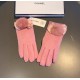 With packaging2022 new Chanel Chanel counter new wool gloves, fashion gloves, fall and winter warm padded lining, with fox fur ball ten bow   on the hand super comfortable and soft, versatile! Average size