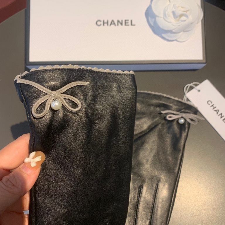 2022 new exclusive first  touch screen gloves Chanel Chanel [original quality] official website synchronization women's new high-grade sheepskin gloves    goddess preferred can not be missed    hundred percent of the sel