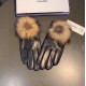 .Chanel Chanel 2021 fall and winter large fox fur ball touch screen gloves   goddess set of beauty must have  single product, beautiful   worth comparing    the same paragraph of different qualities, kill the market poor