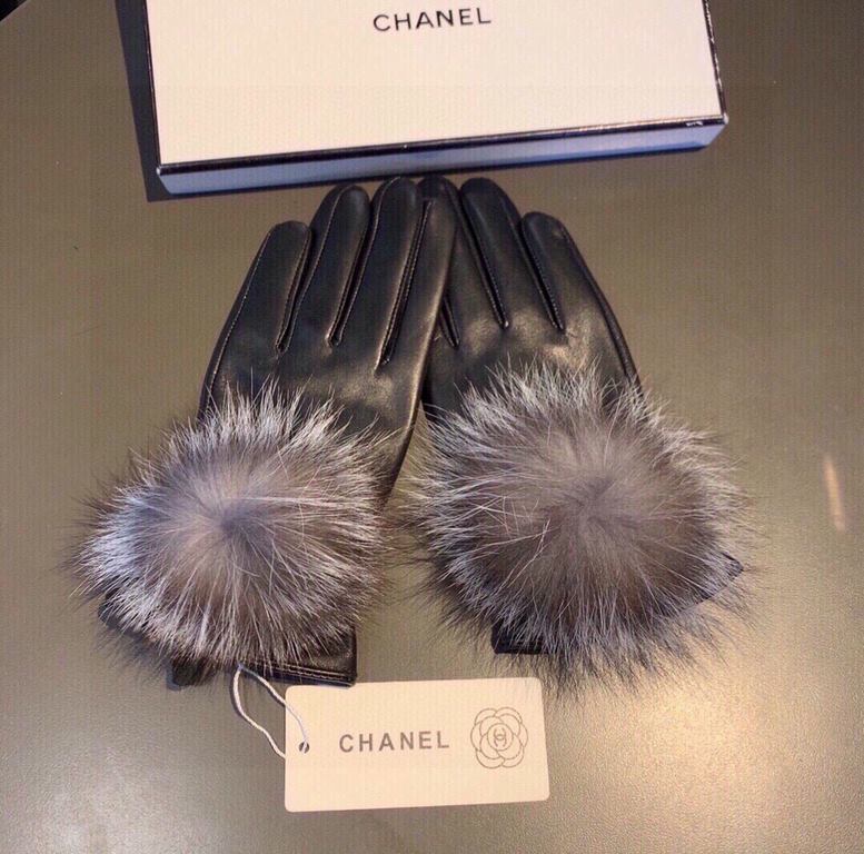 .Chanel Chanel 2021 fall and winter large fox fur ball touch screen gloves   goddess set of beauty must have  single product, beautiful   worth comparing    the same paragraph of different qualities, kill the market poor