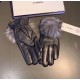 .Chanel Chanel 2021 fall and winter large fox fur ball touch screen gloves   goddess set of beauty must have  single product, beautiful   worth comparing    the same paragraph of different qualities, kill the market poor